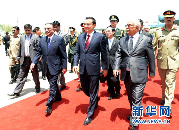 李克強(qiáng)抵達(dá)伊斯蘭堡對(duì)巴基斯坦進(jìn)行正式訪問