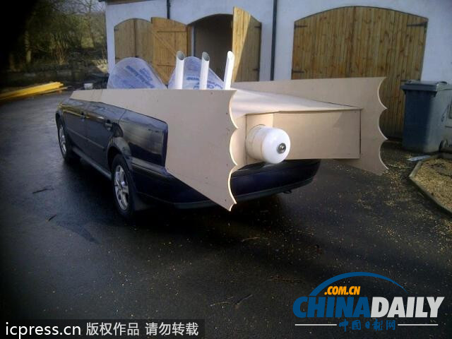英國父子共同打造蝙蝠車 大玩“角色扮演”超拉風(fēng)