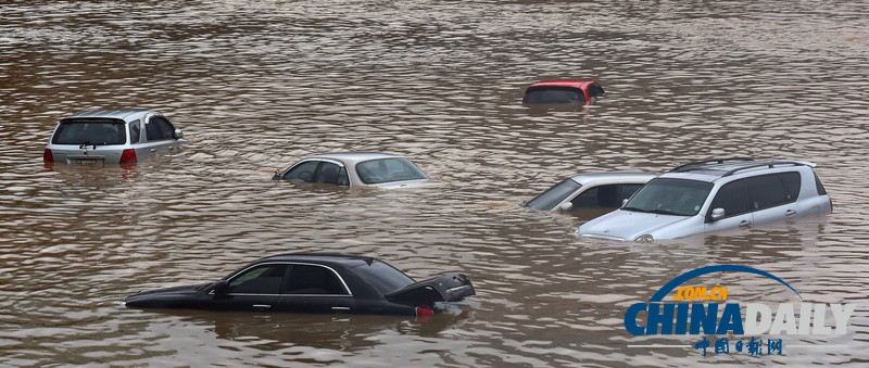 高清組圖:韓國(guó)首爾連日暴雨侵襲市民生活受影響