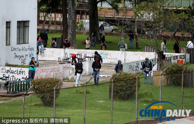 哥倫比亞全國大罷工要求下調(diào)汽油價(jià)格 引發(fā)警民沖突（組圖）