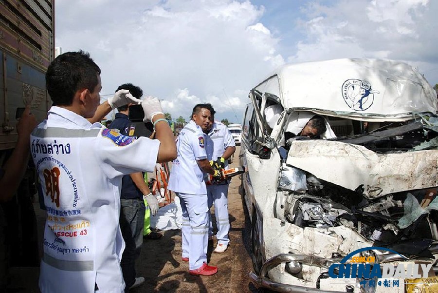 泰國(guó)發(fā)生車(chē)禍 3人死亡包括1名中國(guó)游客（組圖）