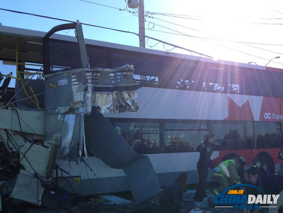 加拿大首都發(fā)生火車與巴士相撞事故 多人死亡