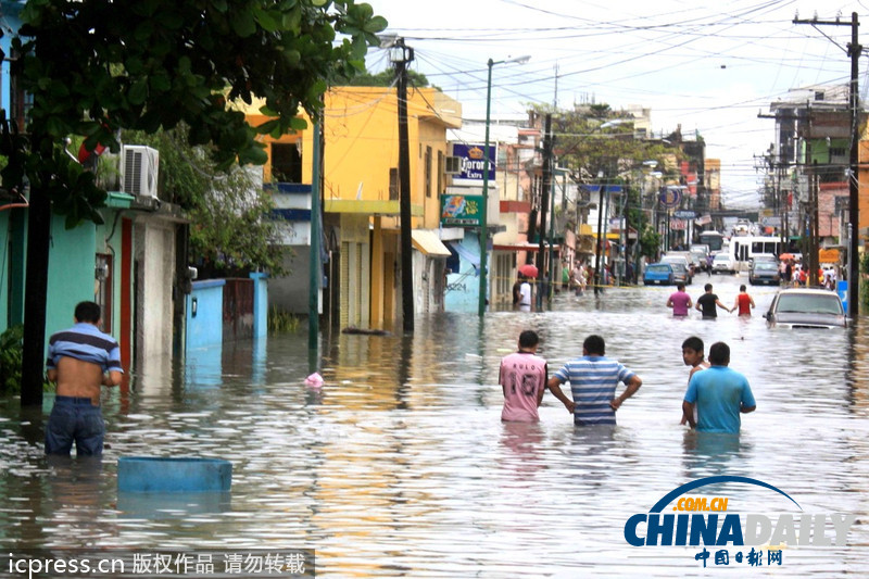 “曼努埃爾”風(fēng)暴肆虐墨西哥 百人死亡數(shù)千無(wú)家可歸（組圖）