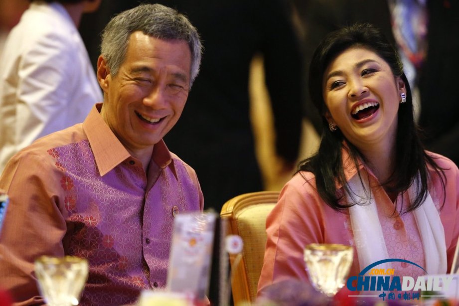 東盟峰會舉行歡慶晚宴 英拉搶鏡安倍黯然(組圖)