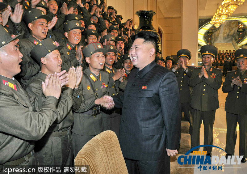 朝鮮最高領(lǐng)導(dǎo)人金正恩觀看軍人藝術(shù)慶典（圖）