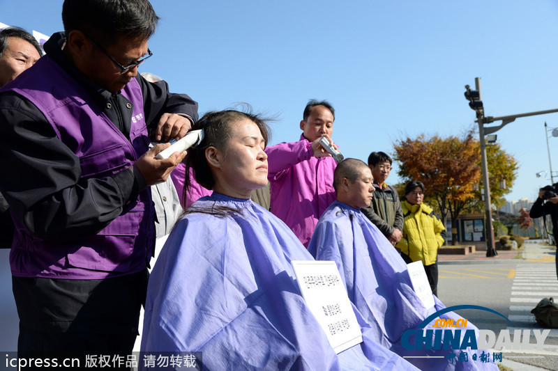 韓統(tǒng)合進(jìn)步黨削發(fā)議員跪地 抗議政府要求解散政黨