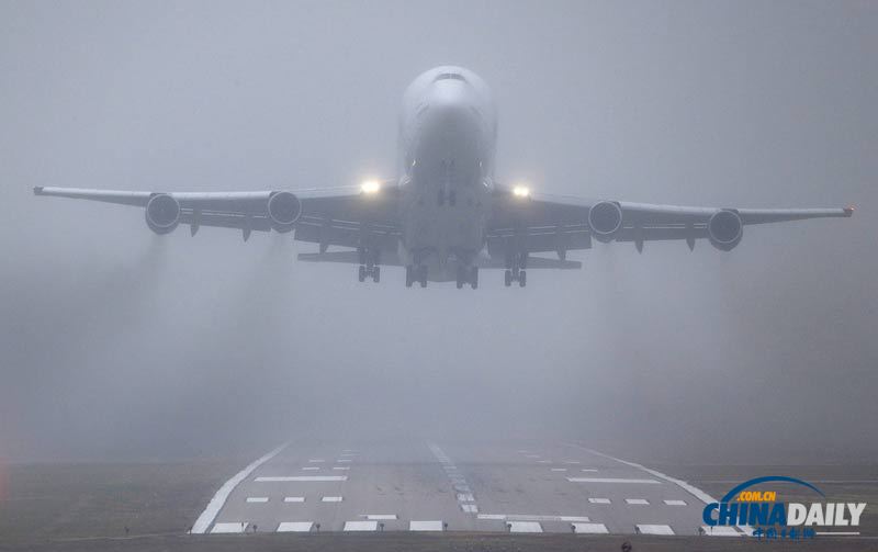 一架波音747運(yùn)輸機(jī)錯(cuò)降機(jī)場(chǎng) 一度被困美國(guó)堪薩斯