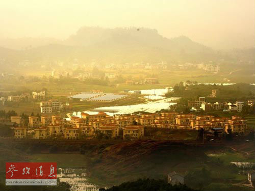 美媒關注“富豪為鄉(xiāng)親建別墅” 稱其感動中國人