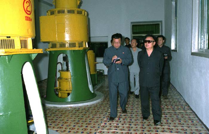 朝鮮機(jī)關(guān)報刊登圖文 紀(jì)念金正日逝世兩周年