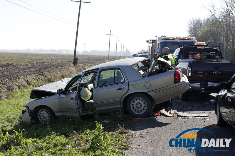 美國因大霧21輛車發(fā)生連環(huán)車禍 致1死6傷