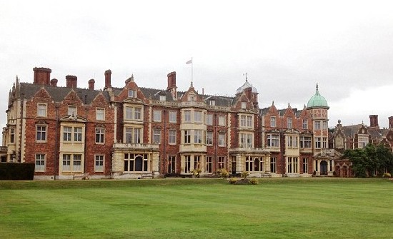 英女王莊園住房捉襟見肘？王室成員將住傭人房過(guò)圣誕