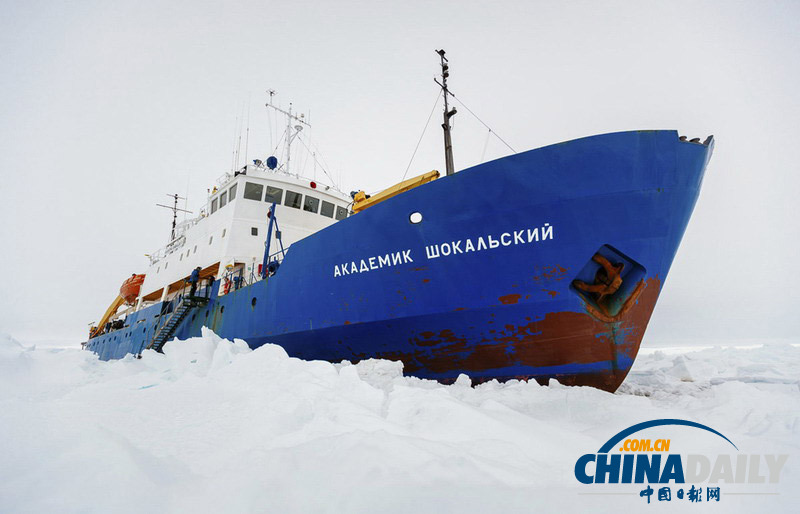 俄羅斯科考船受困南極 中國(guó)“雪龍”號(hào)緊急援救