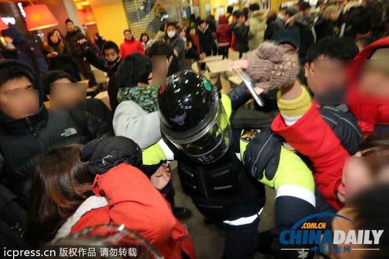 韓國(guó)民主勞總發(fā)起總罷工 與警方?jīng)_突不斷