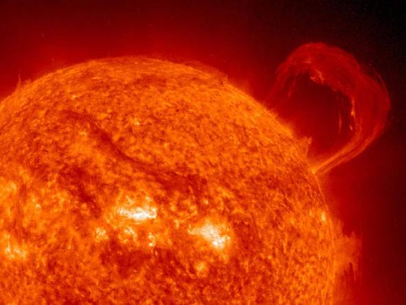 NASA：太陽磁場實(shí)現(xiàn)完全翻轉(zhuǎn) 南北極對調(diào)