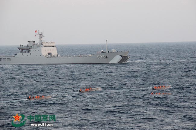 南海艦隊(duì)某登陸艦支隊(duì)在南海某海域展開突擊登陸演練