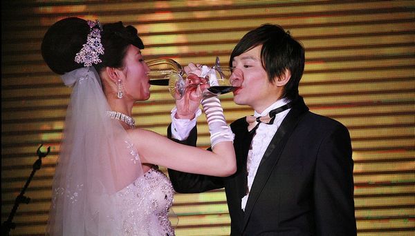 吳奇隆劉詩詩17歲之差 港臺大叔都愛找內(nèi)地嫩妻?