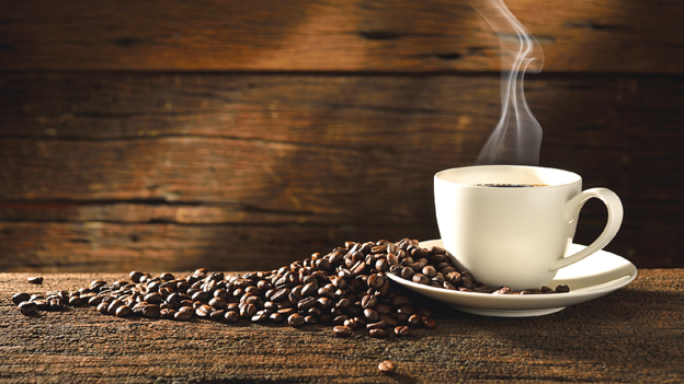 Cancer risk from coffee downgraded 專家降低因喝咖啡而患癌癥風(fēng)險級別