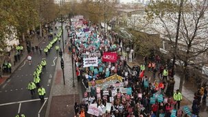 英國學生抗議示威 中國留學生怎么看？