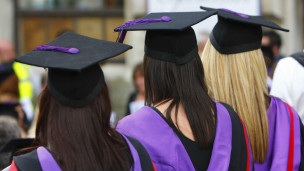 英國(guó)“大學(xué)外語(yǔ)系十年內(nèi)四成面臨關(guān)門(mén)”
