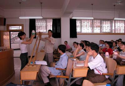名校研究生棄學(xué)“洗具”or“杯具”？