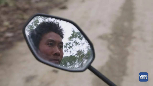 這個先天脊柱彎曲的貴州鐵漢，卻背負著全村人的脫貧夢 | 解碼中國