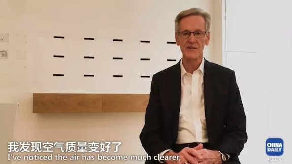 美國(guó)萌娃澆花“澆”出環(huán)保心得：賺得多，天更藍(lán)，才是硬道理！丨艾瑞克的小課堂