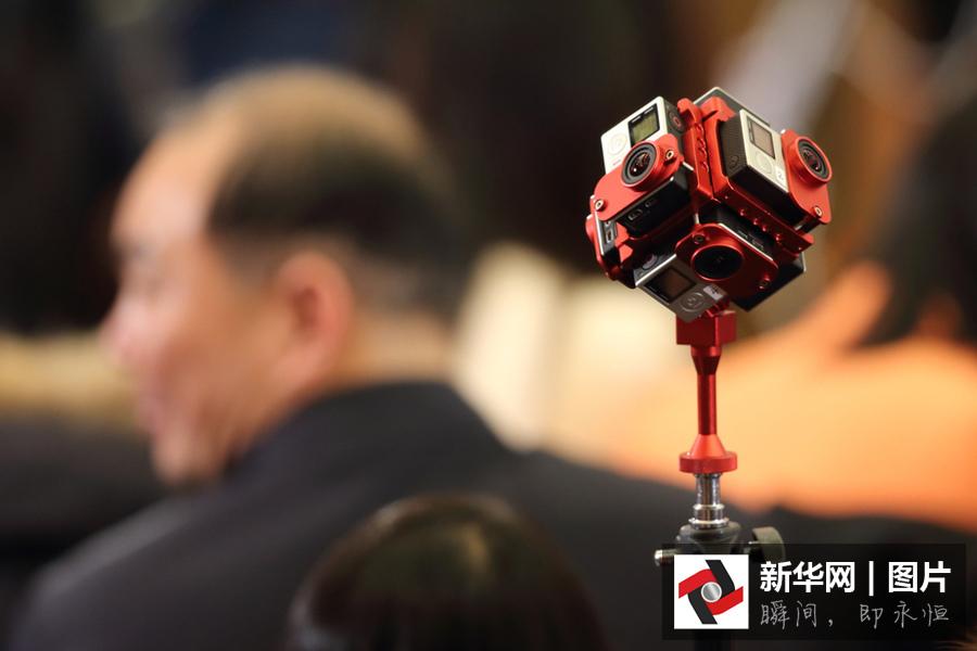 2016全國兩會(huì) 全景拍攝設(shè)備造型各異吸引眼球