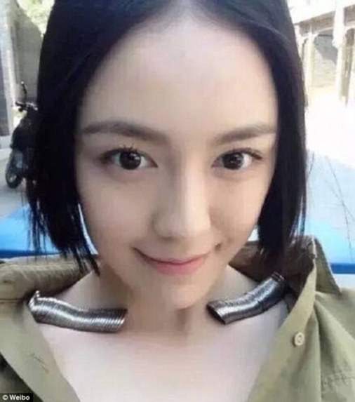 選美新玩法：鎖骨放雞蛋，反手摸肚臍