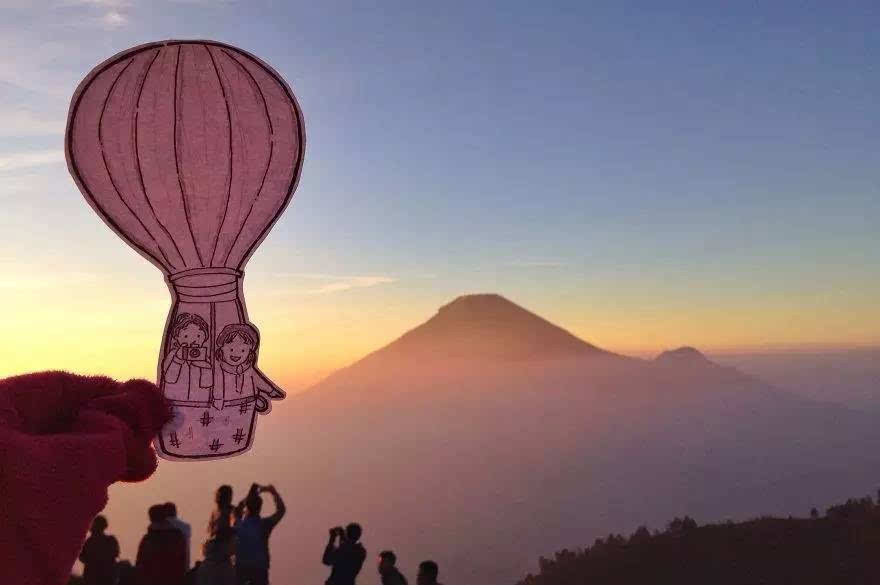 旅行時怎么秀恩愛更有新意？除了自拍還可以這么玩（組圖）