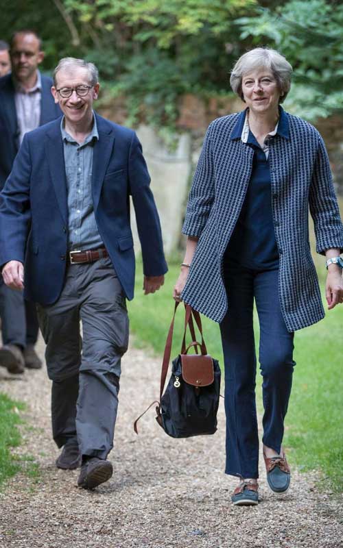 英國首相：鞋子是最愛，對鼻子不滿意