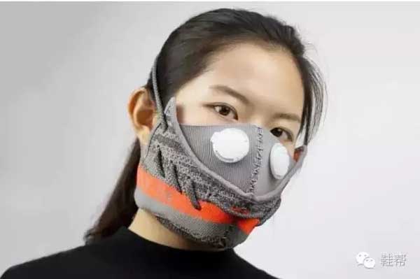 上萬美元的Yeezy運動鞋變身防霾口罩？
