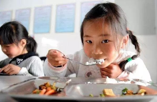 開學季，學校周邊的“小飯桌”又開始火了！