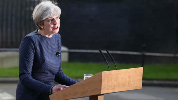 英國首相宣布提前大選 或?yàn)槊摎W掃清障礙（視頻）