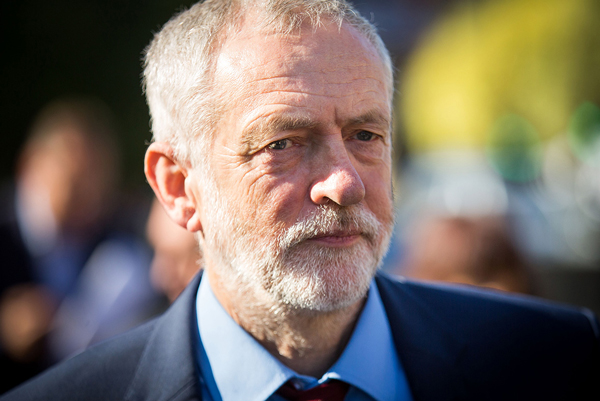英國首相宣布提前大選 或?yàn)槊摎W掃清障礙（視頻）
