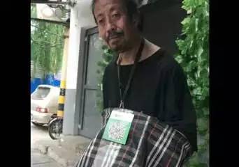沒零錢？乞討者自帶二維碼