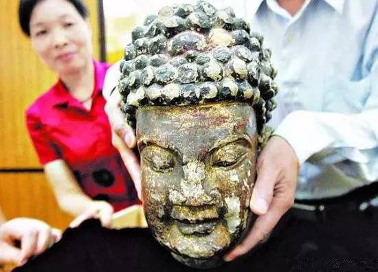 “小心地滑倒”？雷人翻譯終于有人管了，國家給出公共場所英譯標(biāo)準(zhǔn)答案！