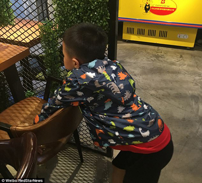 8歲萌娃替老爸寫請(qǐng)假條走紅：夏天不旅行的人是傻瓜