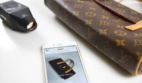 有了這款便攜式真?zhèn)舞b定儀，再也不用擔(dān)心買(mǎi)到假包了