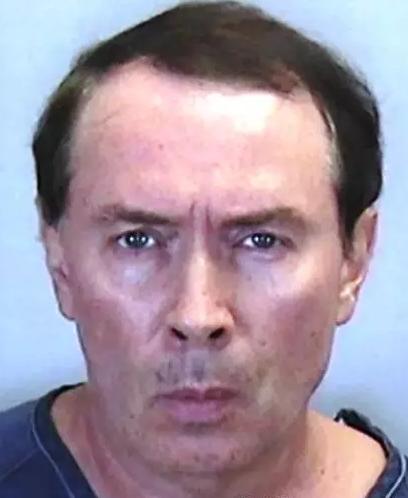 愛(ài)彼迎又曝偷拍丑聞，攝像頭正對(duì)床位！住民宿如何防偷窺