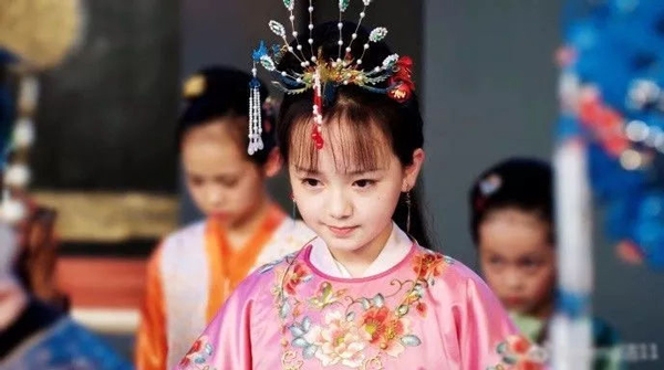小戲骨版《紅樓夢》演技炸裂，眼角眉梢都是戲，哪個萌娃最得你心？
