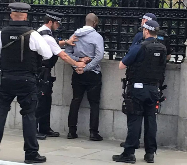 英國警察宣布以后不再管偷竊搶劫！群眾反應炸了！