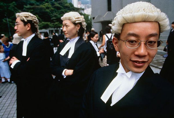 漲知識！英國法官和律師的白色假發(fā)原來大有來頭
