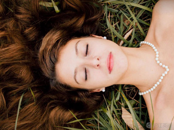 遇到顏值高、氣質(zhì)好的人如何用英語表達(dá)贊美？