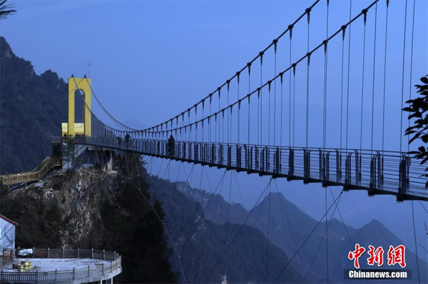 四川八臺(tái)山建世界最高玻璃橋 你敢去走走嗎？