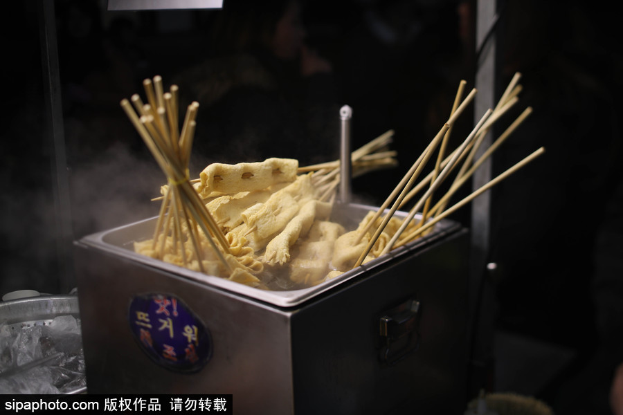 2018平昌冬奧會(huì)：探尋首爾明洞區(qū)街頭小吃 體驗(yàn)舌尖上的韓國（組圖）