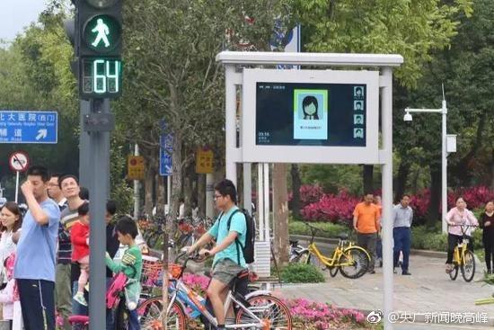 闖紅燈就被噴水霧 這款神器能治好中國(guó)式過(guò)馬路嗎？