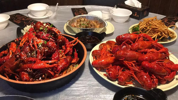 小龍蝦”的英語(yǔ)是small lobster嗎？