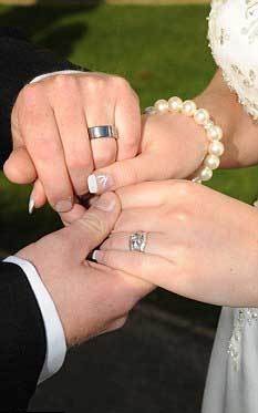 英國(guó)半數(shù)以上成年人沒(méi)結(jié)過(guò)婚