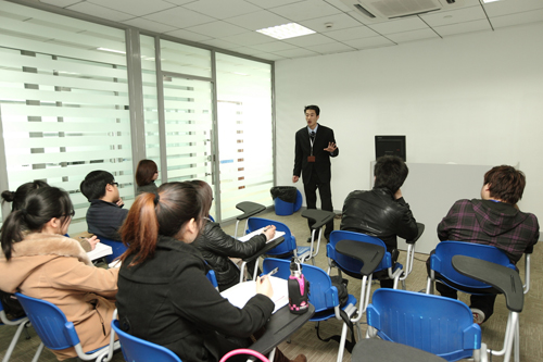 Special Coverage: Charming enginees in Huaqiao Business and Service Park