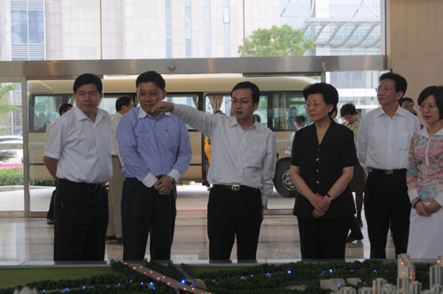 Vice Minister of Commerce of China visited Huaqiao International Service Business Park